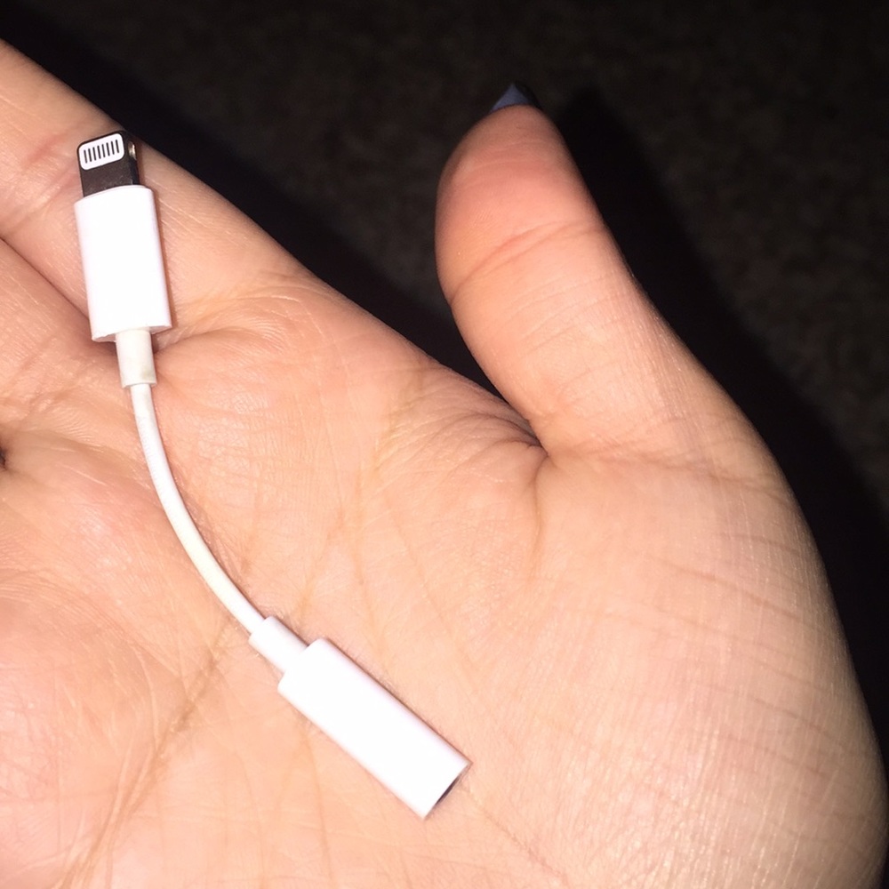 iPhone Lightning to 3.5 mm Headphone Jack Adapter